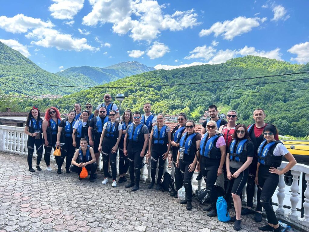 TEAM BUILDING